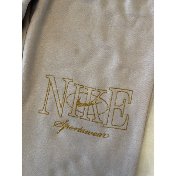 Nike Women Platinum Violet/Gold Club Fleece Medium Mid-Rise Joggers (FV8062-019) - Picture 5 of 16